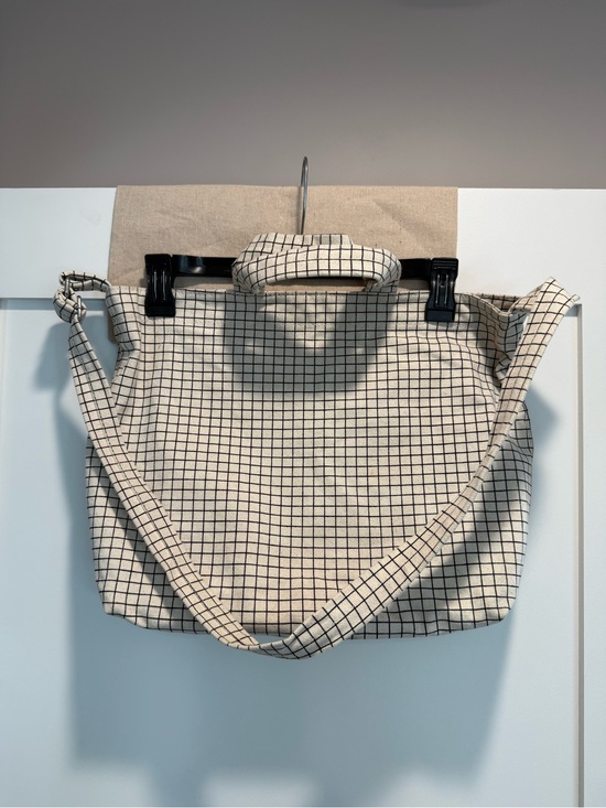 BAGGU Handbags - BAGGU Cream Canvas Grid Tote with Adjustable Strap